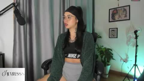 Snapshot of vanessart_ chatting on 09.17.25 Vanessa online show from 09.17.25