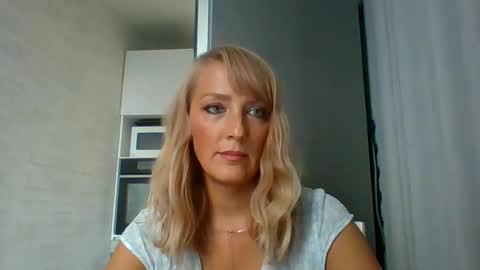Snapshot of veessa chatting on 09.10.25 Veessa online show from 09.10.25