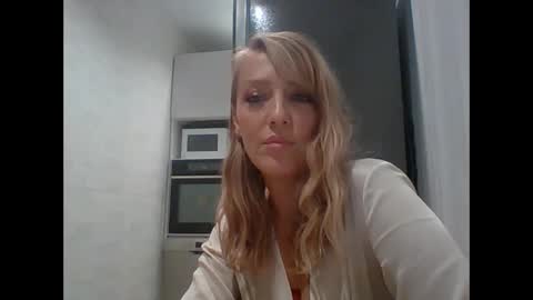 Snapshot of veessa chatting on 11.12.25 Veessa online show from 11.12.25