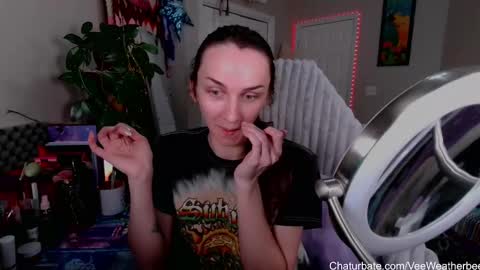 Snapshot of veeweatherbee chatting on 01.03.25 Violet Weatherbee online show from 01.03.25