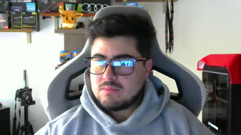 Snapshot of veils24 chatting on 10.01.25 Charles online show from 10.01.25