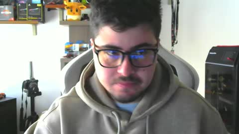 Snapshot of veils24 chatting on 11.05.25 Charles online show from 11.05.25