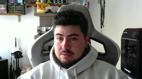 Snapshot of veils24 chatting on 11.10.25 Charles online show from 11.10.25