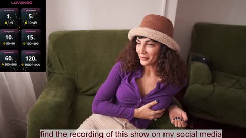 Snapshot of venus_in_jeans chatting on 11.05.25 Bella online show from 11.05.25