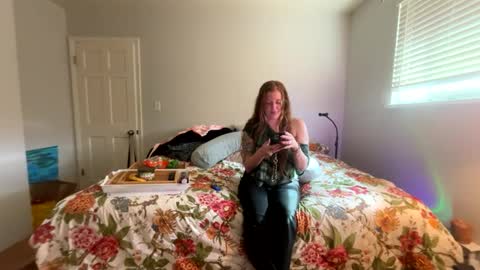 Snapshot of veronicalake chatting on 11.12.25 Veronica Lake online show from 11.12.25