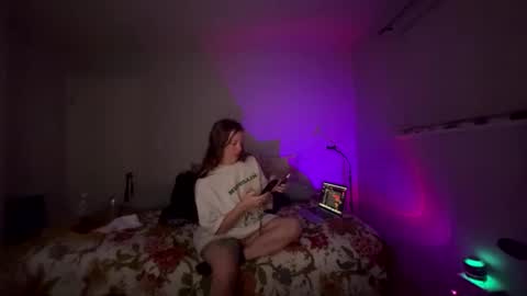 Snapshot of veronicalake chatting on 11.16.25 Veronica Lake online show from 11.16.25