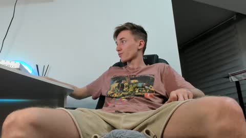 Snapshot of vibemygirl chatting on 12.10.24 vibemygirl online show from 12.10.24