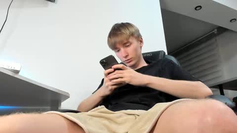 Snapshot of vibemygirl chatting on 01.28.25 vibemygirl online show from 01.28.25