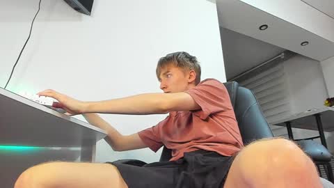 Snapshot of vibemygirl chatting on 02.08.25 vibemygirl online show from 02.08.25