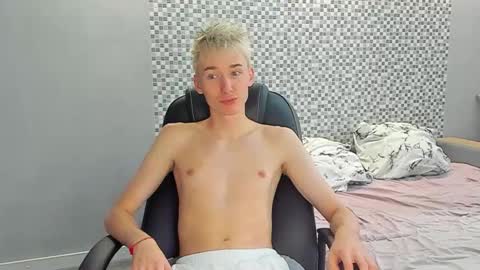 Snapshot of vibemygirl chatting on 09.10.25 vibemygirl online show from 09.10.25