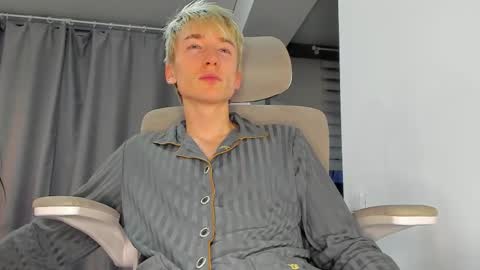 Snapshot of vibemygirl chatting on 11.13.25 vibemygirl online show from 11.13.25