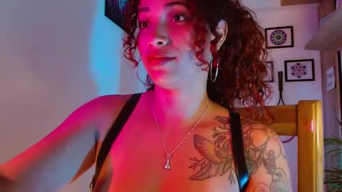 Snapshot of vicky_crazy chatting on 01.06.25 Vicky online show from 01.06.25