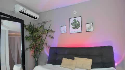 Snapshot of vicky_kittyy chatting on 10.17.25 Amy online show from 10.17.25