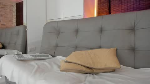 Snapshot of vicky_kittyy chatting on 10.31.25 Amy online show from 10.31.25