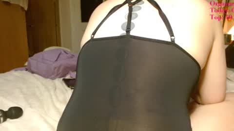 Snapshot of victoria97 chatting on 09.28.25 Victoria97 online show from 09.28.25