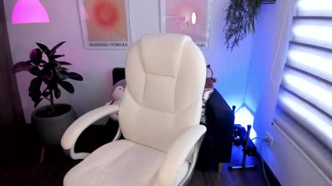 Snapshot of victoria_korss chatting on 03.06.25 Victoria  online show from 03.06.25