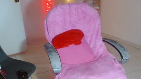 Snapshot of victoria_miler chatting on 12.22.24 VICKY online show from 12.22.24