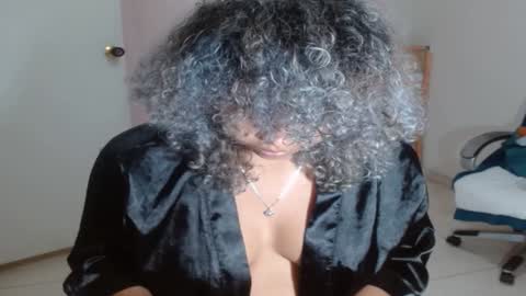 Snapshot of victoria_miler chatting on 01.31.25 VICKY online show from 01.31.25