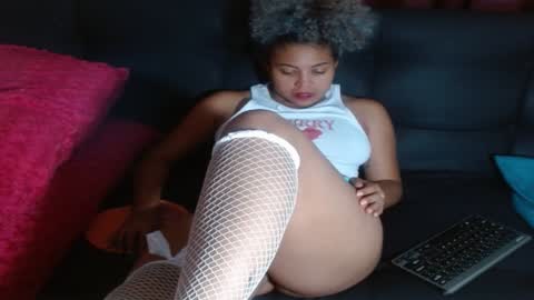 Snapshot of victoria_miler chatting on 02.02.25 VICKY online show from 02.02.25