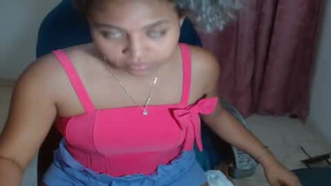 Snapshot of victoria_miler chatting on 02.12.25 VICKY online show from 02.12.25