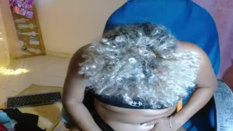 Snapshot of victoria_miler chatting on 03.10.25 VICKY online show from 03.10.25