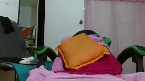 Snapshot of victoria_miler chatting on 09.20.25 VICKY online show from 09.20.25