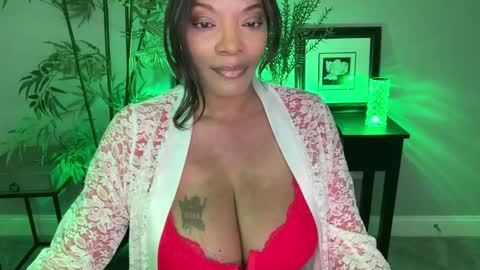 Snapshot of victoriagoldman chatting on 02.05.25 Victoria online show from 02.05.25