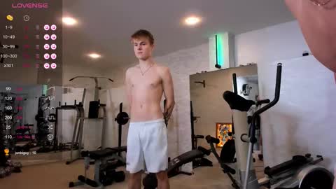 Snapshot of vid2725 chatting on 11.08.25 David Vitalii online show from 11.08.25