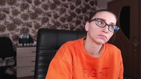 Snapshot of vikaericka chatting on 12.13.24 Vika online show from 12.13.24