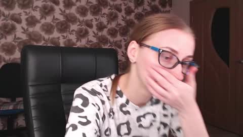 Snapshot of vikaericka chatting on 01.31.25 Vika online show from 01.31.25