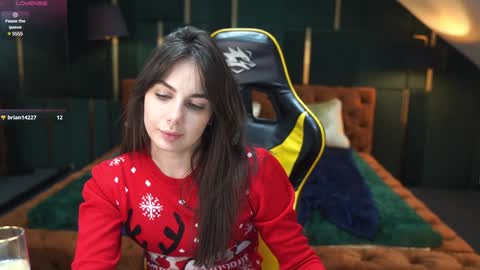 Snapshot of viktoria_storm chatting on 12.25.24 Alisa online show from 12.25.24