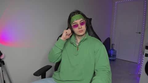 Snapshot of vincent__strong chatting on 12.03.24 Vincent Strong online show from 12.03.24