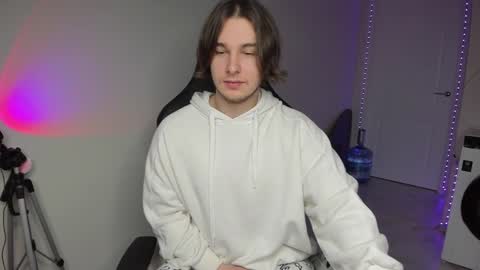 Snapshot of vincent__strong chatting on 12.10.24 Vincent Strong online show from 12.10.24