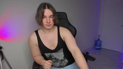 Snapshot of vincent__strong chatting on 12.13.24 Vincent Strong online show from 12.13.24