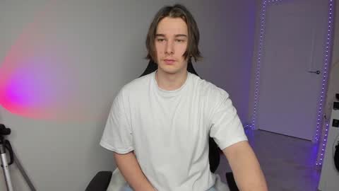 Snapshot of vincent__strong chatting on 12.21.24 Vincent Strong online show from 12.21.24