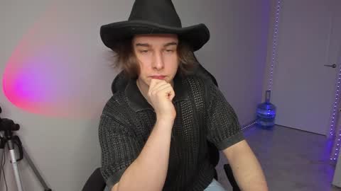 Snapshot of vincent__strong chatting on 01.05.25 Vincent Strong online show from 01.05.25