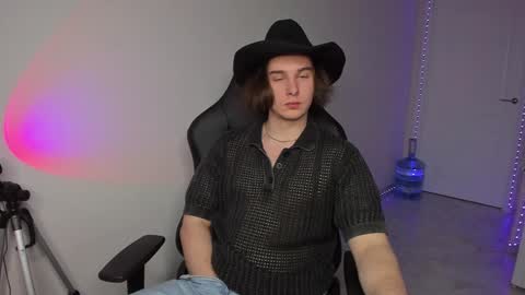 Snapshot of vincent__strong chatting on 01.05.25 Vincent Strong online show from 01.05.25