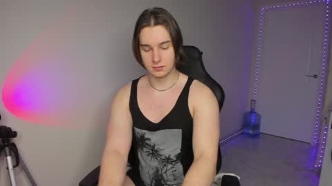 Snapshot of vincent__strong chatting on 01.12.25 Vincent Strong online show from 01.12.25