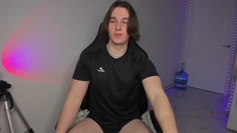 Snapshot of vincent__strong chatting on 01.17.25 Vincent Strong online show from 01.17.25