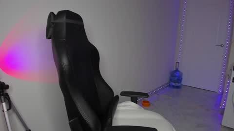 Snapshot of vincent__strong chatting on 01.19.25 Vincent Strong online show from 01.19.25