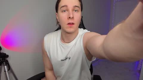 Snapshot of vincent__strong chatting on 01.26.25 Vincent Strong online show from 01.26.25