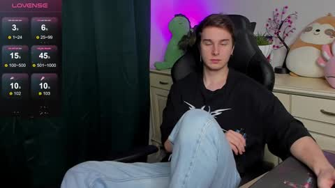 Snapshot of vincent__strong chatting on 09.16.25 Vincent Strong online show from 09.16.25