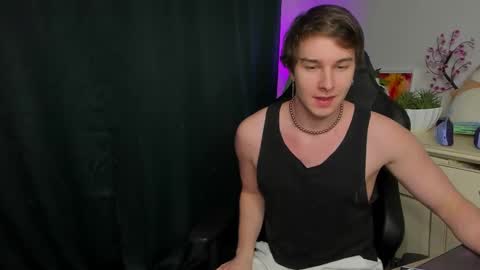 Snapshot of vincent__strong chatting on 10.31.25 Vincent Strong online show from 10.31.25