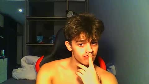 Snapshot of vincentprice69 chatting on 10.15.25 vincentprice69 online show from 10.15.25