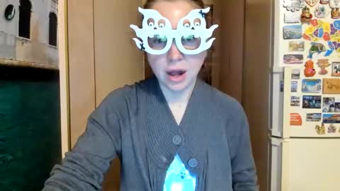 Snapshot of viodetta chatting on 10.31.25 viodetta online show from 10.31.25