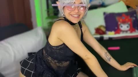 Snapshot of violet_hentai01 chatting on 02.22.25 Violete Hentai01 online show from 02.22.25