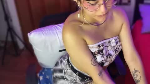 Snapshot of violet_hentai01 chatting on 03.02.25 Violete Hentai01 online show from 03.02.25