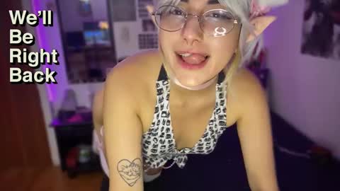 Snapshot of violet_hentai01 chatting on 03.06.25 Violete Hentai01 online show from 03.06.25
