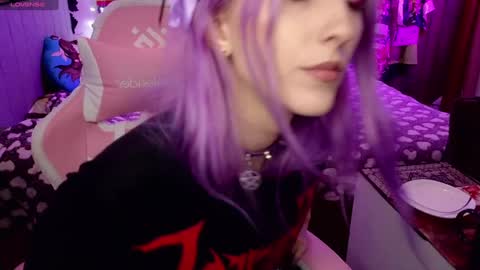 Snapshot of violet_noir_ chatting on 01.28.25 Deya online show from 01.28.25