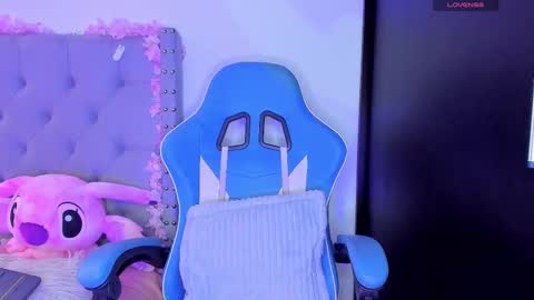 Snapshot of violet_rost chatting on 09.22.25  Violet  online show from 09.22.25